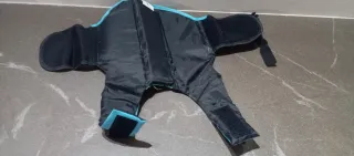 Salvagente a forma di squalo per cani