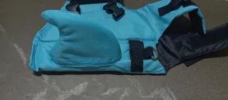 Salvagente a forma di squalo per cani