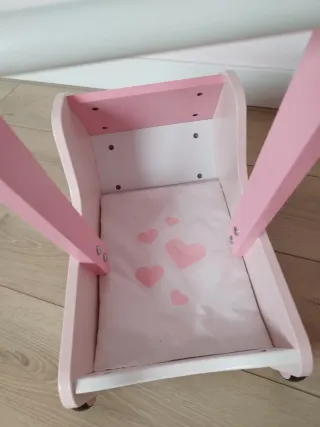 Carrito de juguete de madera rosa