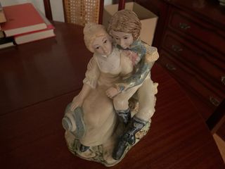 Figura de porcelana pareja romántica