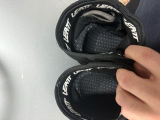 Collarín Leatt Enduro y rodilleras