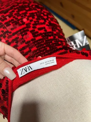 Vestido fiesta lentejuelas Zara rojo