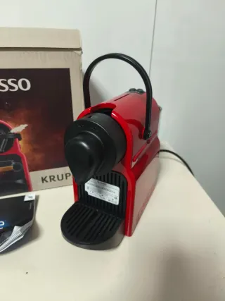 Cafetera Nespresso Inissia Roja