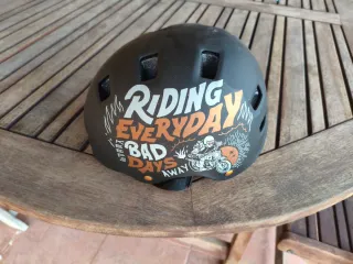 Patinete Oxelo Town 9, casco oxelo a juego.