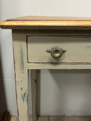 Mesita antigua restaurada