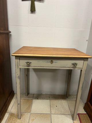 Mesita antigua restaurada