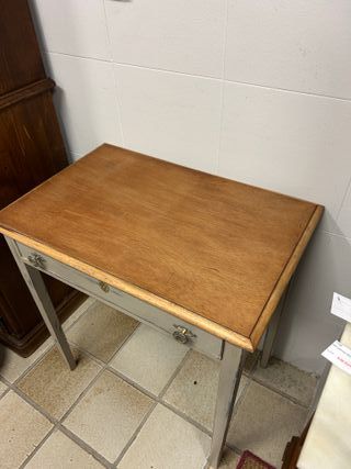 Mesita antigua restaurada