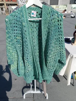 Chaqueta crochet verde y azulada