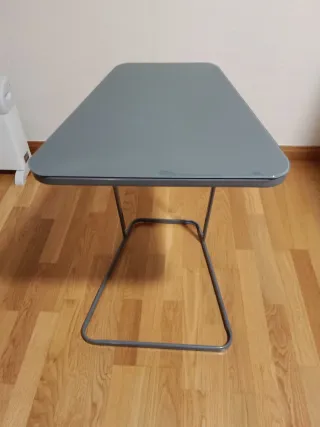 Mesa auxiliar cristal y metal