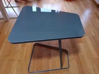 Mesa auxiliar cristal y metal