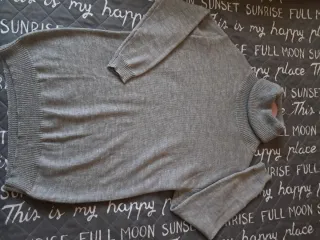 Jersey largo cuello alto gris