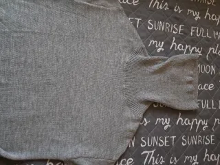 Jersey largo cuello alto gris