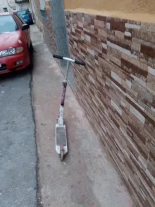 Patinete manual blanco y morado