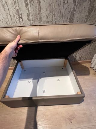 Puff de piel con almacenaje