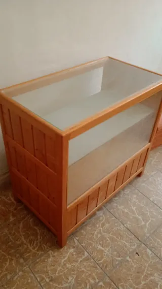 Mostrador madera castaño y cristal