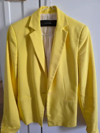 Chaqueta Zara Amarilla