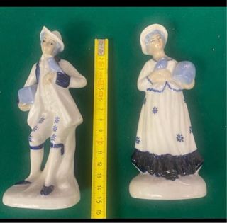Lote 2 Figuras Porcelana Azul y Blanco