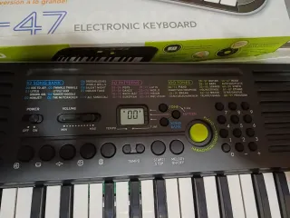 Teclado Casio SA-47 con caja