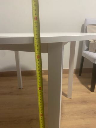 Mesa de comedor redonda blanca