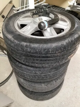 4 Ruedas con Llantas