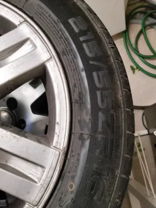 4 Ruedas con Llantas