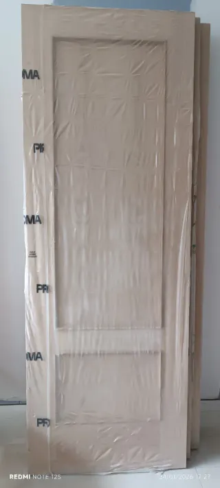 Puertas de madera sin tratar