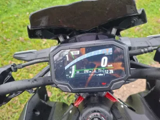 Moto Deportiva Negra kawasaki z900 año 2021