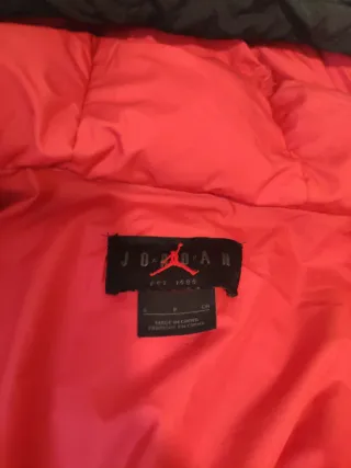 Chaqueta Jordan Negra y Roja