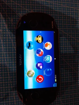 Oferta PS Vita Sony y juegos. Precio negociable.