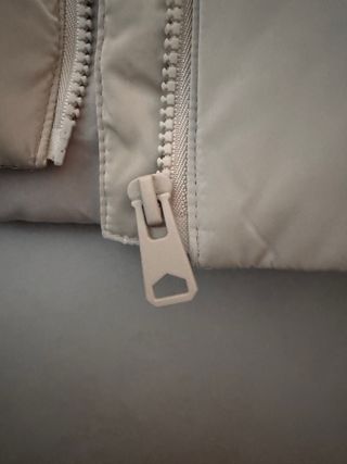 Chaleco acolchado MNG beige con bolsillos