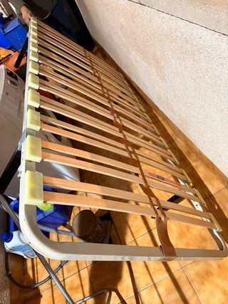 Somier de madera y metal beige