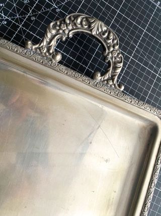 Bandeja antigua metal plateado con asas