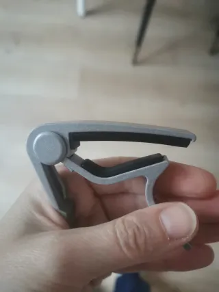 Cejilla/Capo para guitarra acústica o uquelele