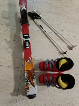 Esquís, botas y bastones de esquí infantiles