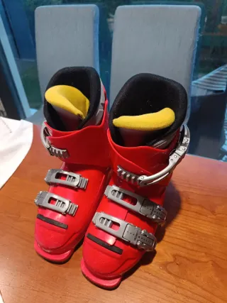 Esquís, botas y bastones de esquí infantiles