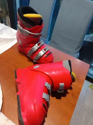 Esquís, botas y bastones de esquí infantiles