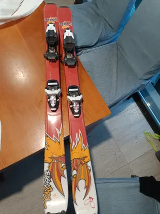 Esquís, botas y bastones de esquí infantiles