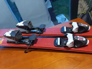 Esquís, botas y bastones de esquí infantiles