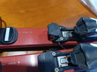 Esquís, botas y bastones de esquí infantiles