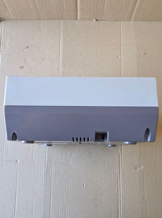 Console Nintendo NES originale versione spagnola, 2 controller (1 con segni di sigaretta), cavo AV, antenna RF, trasformatore