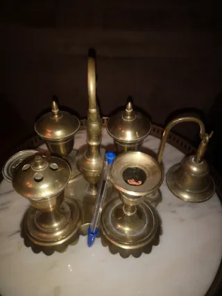 Escribanía antigua de bronce