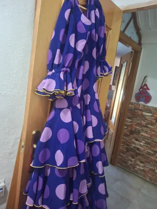 Traje de flamenca con lunares morado talla 40..42