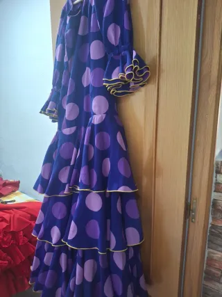 Traje de flamenca con lunares morado talla 40..42