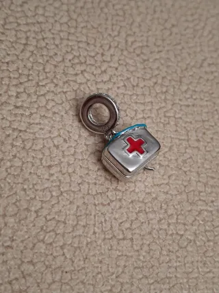 Colgante de plata médico