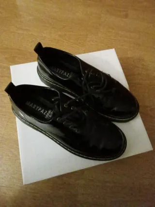 Zapatos charol Marypaz cordón negros talla 39