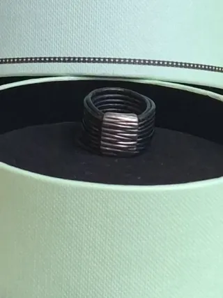 Anillo Tous Negro y Plateado con Caja