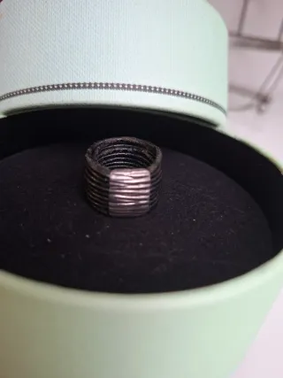 Anillo Tous Negro y Plateado con Caja