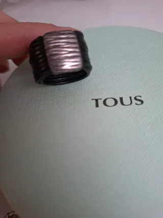 Anillo Tous Negro y Plateado con Caja