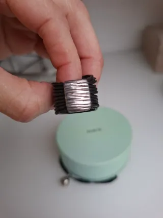 Anillo Tous Negro y Plateado con Caja