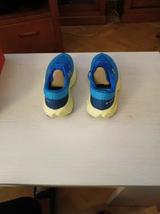 New balance fuelcell Rebel v4 mujer